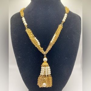 Gold Necklace with Pearls